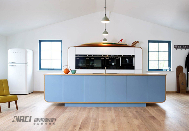 蓝色厨房设计  让烹饪“食色生香”