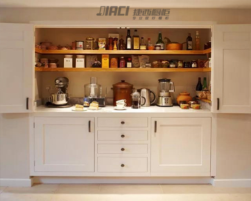 把厨房藏进橱柜里，或许看起来更利索